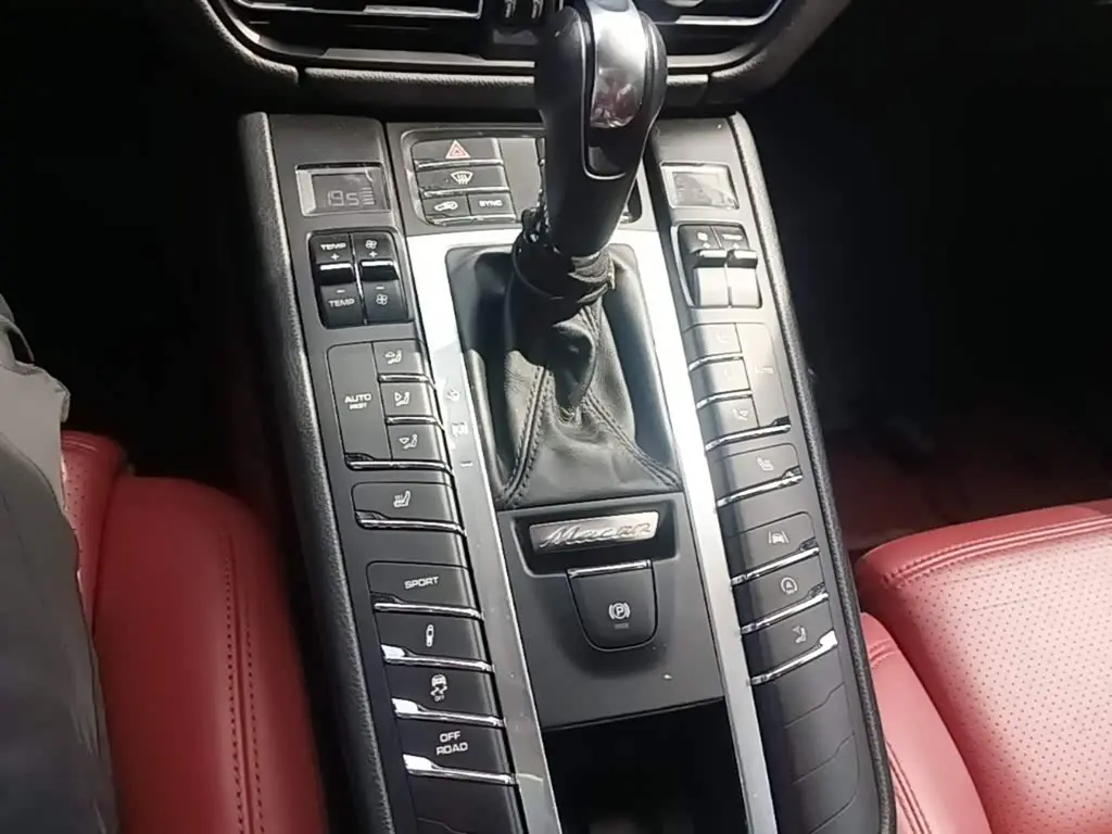 Porsche Macan 2019 — Photo 14/20