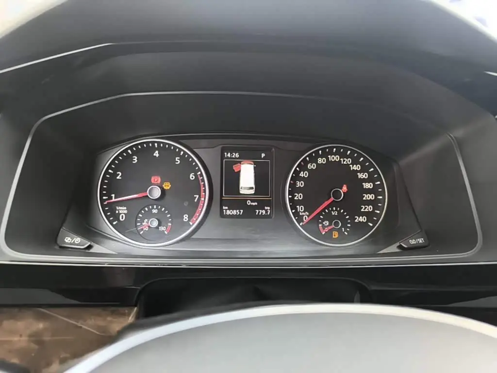 Volkswagen Multivan 2018 — Photo 12/20
