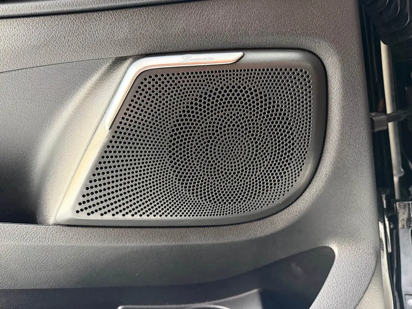 Mercedes-Benz V-Class 2023 — Фото 14/18