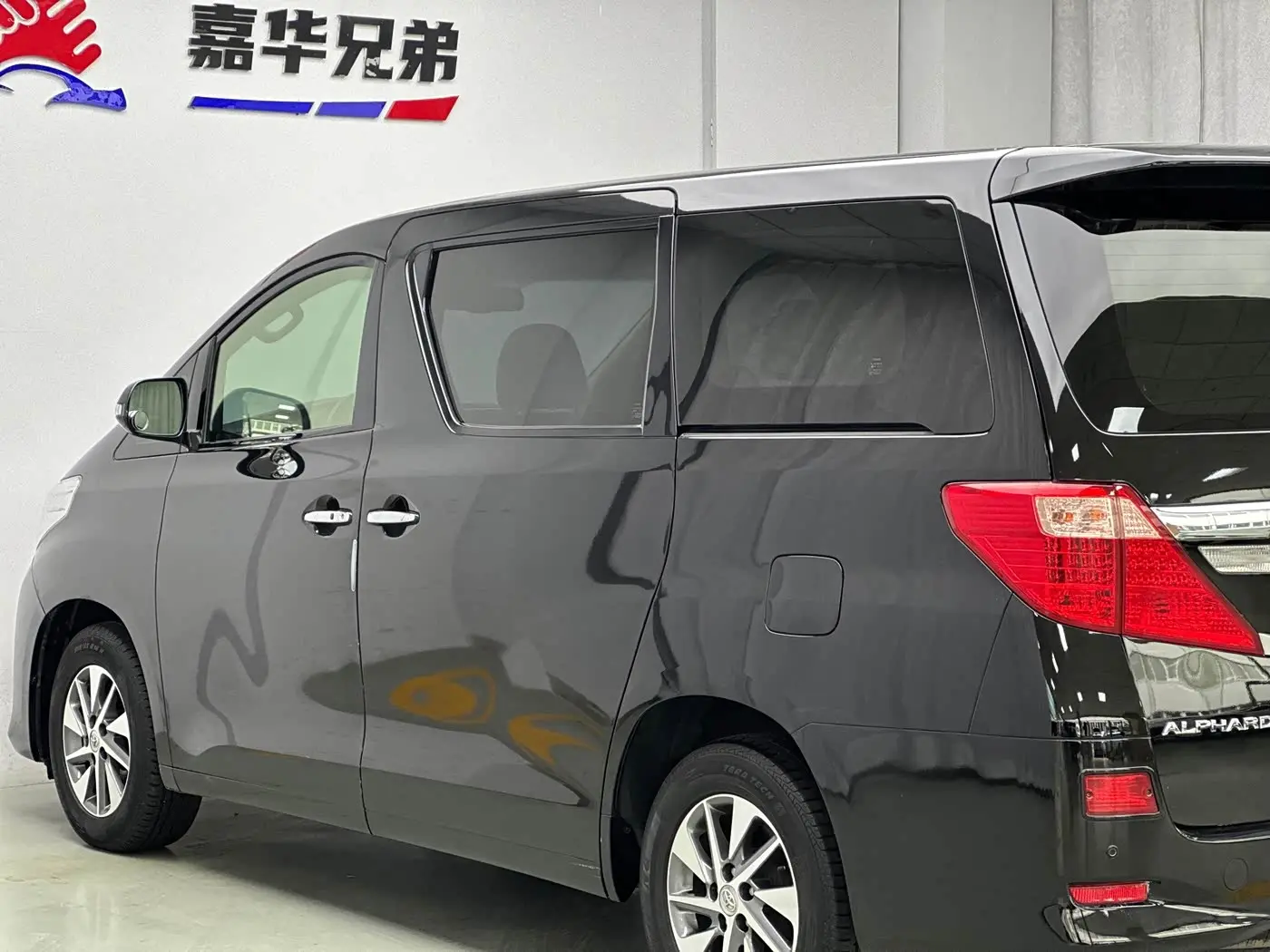 Toyota Alphard 2014 — Photo 12/20