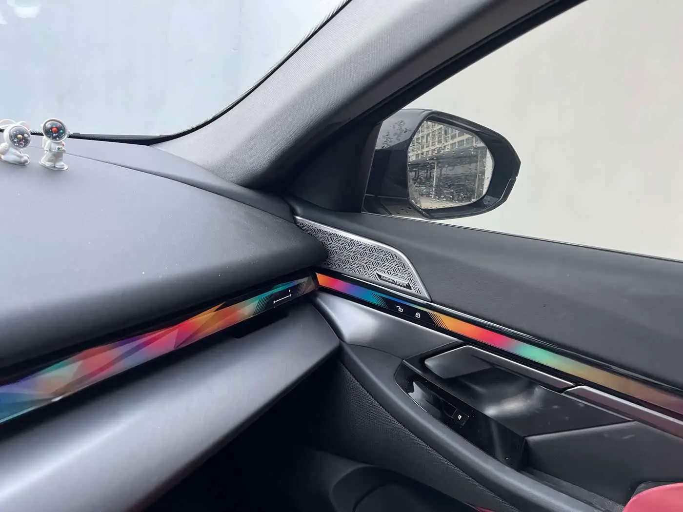 BMW 5 Series 2025 — Photo 12/14