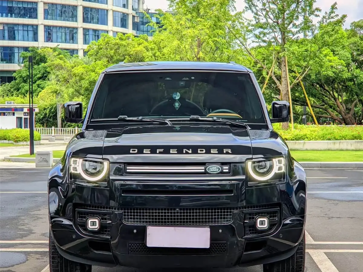 Land Rover Defender 2024 — Photo 2/16