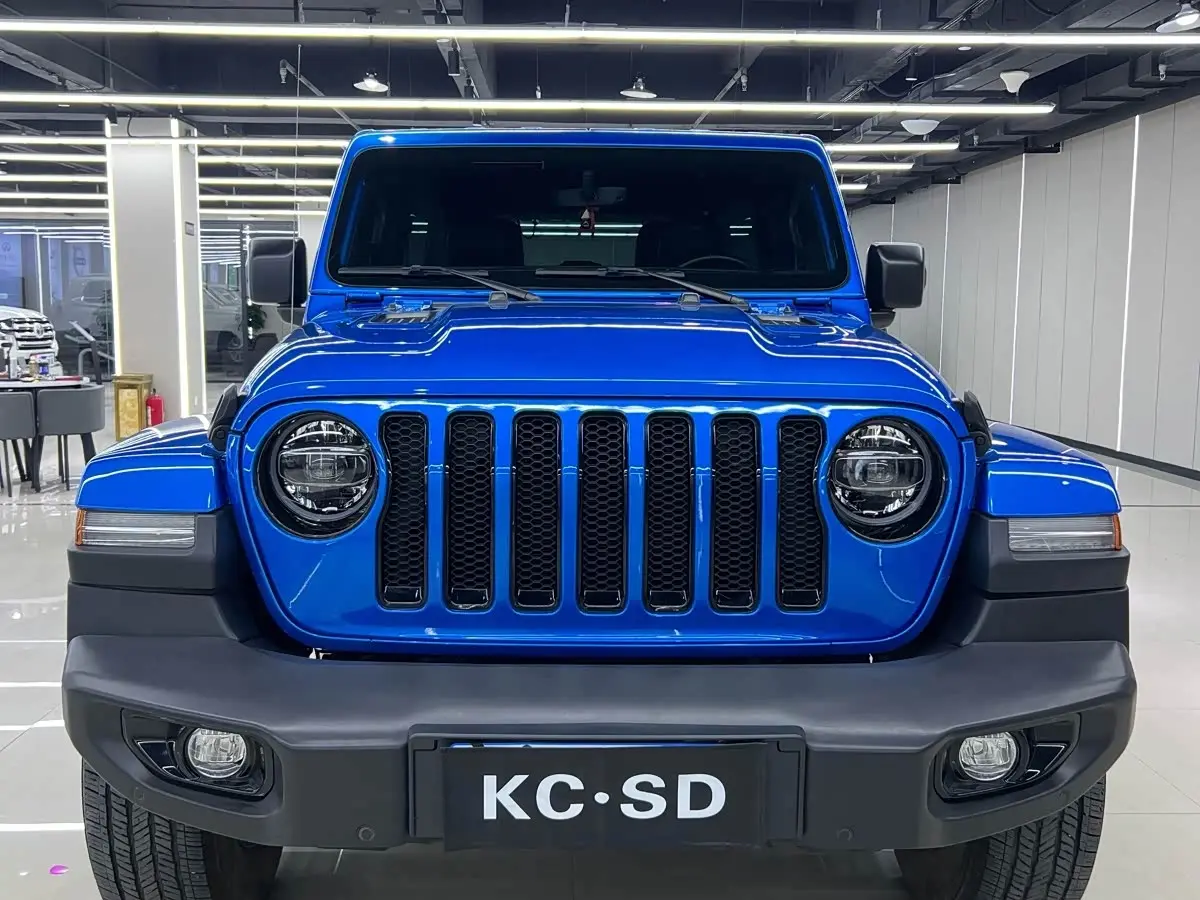 Jeep Wrangler 2023 — Фото 2/9