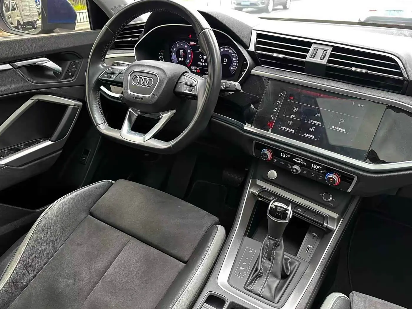 Audi Q3 2020 — Şəkil 11/12