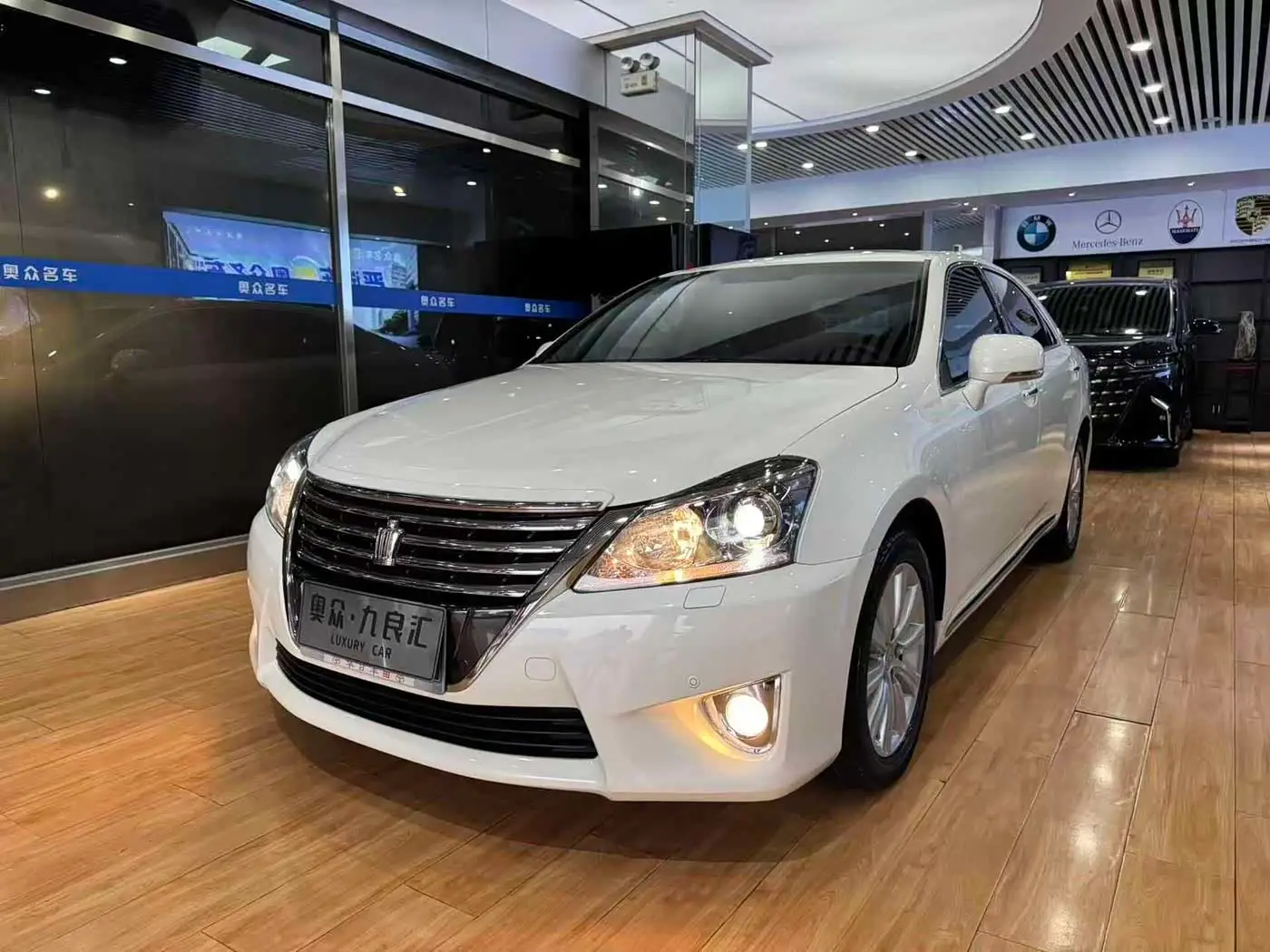 Toyota Crown, 2015