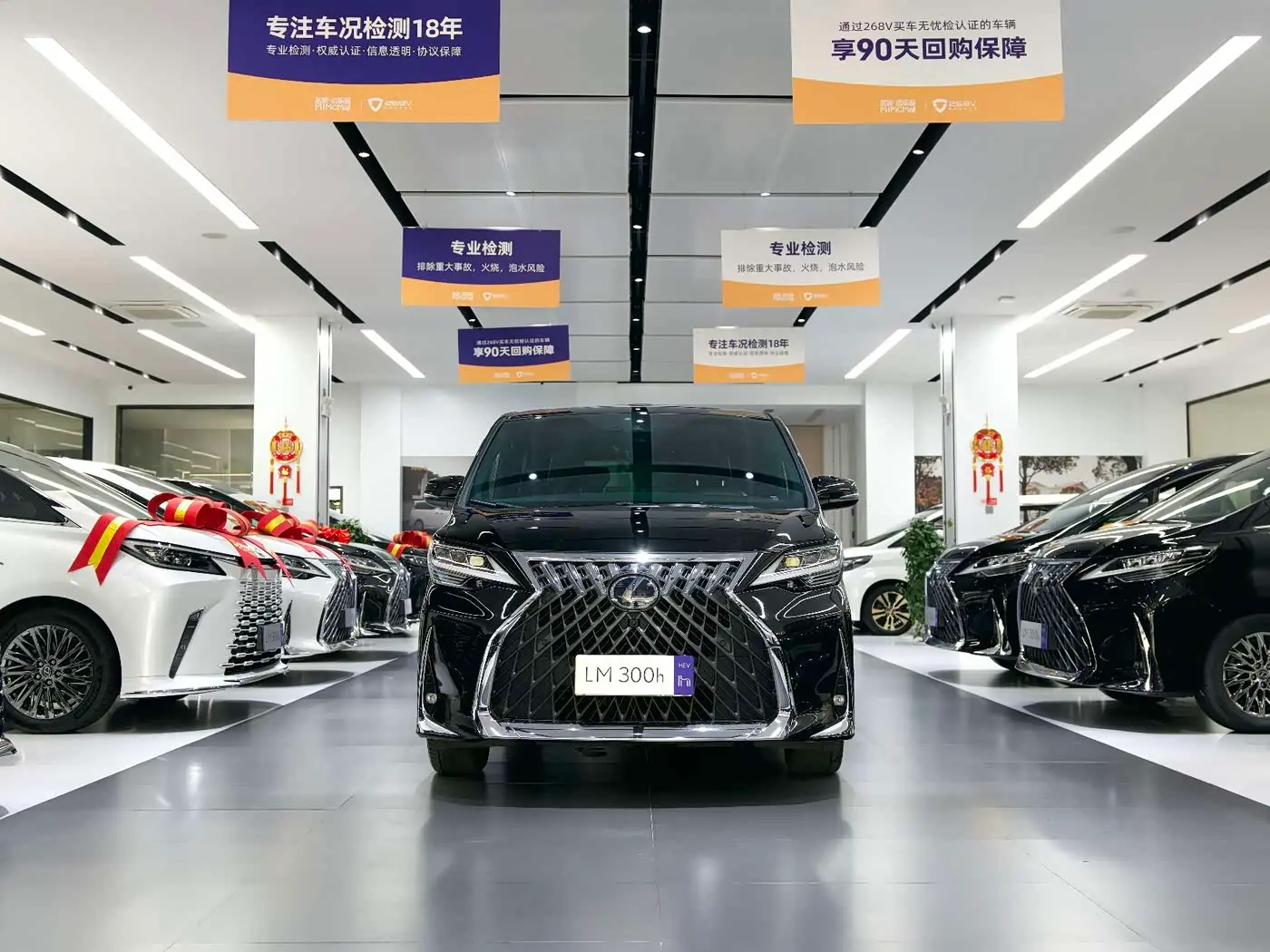 Lexus LM 2022 — Photo 3/15