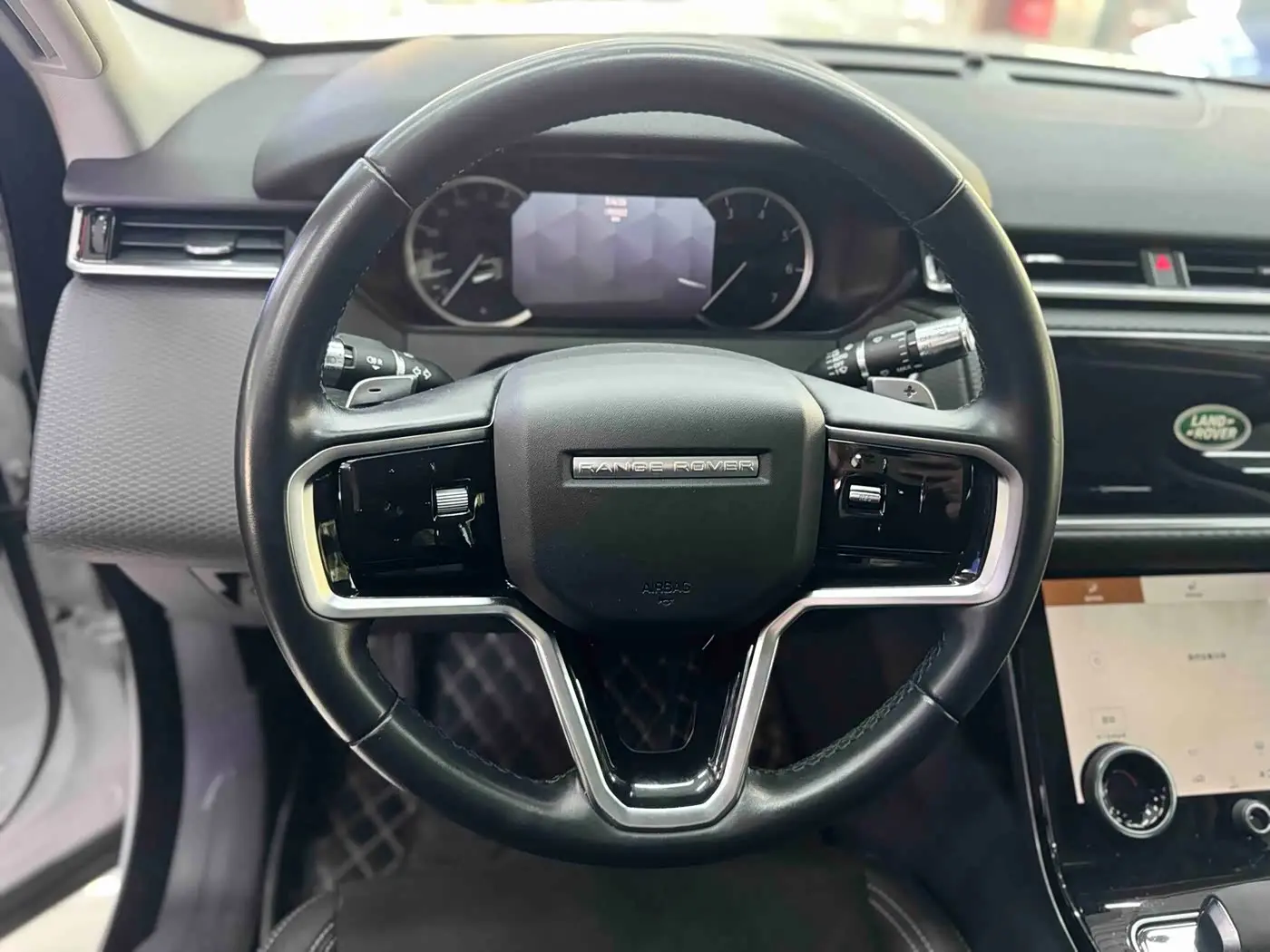 Land Rover Range Rover Velar 2022 — Photo 13/20