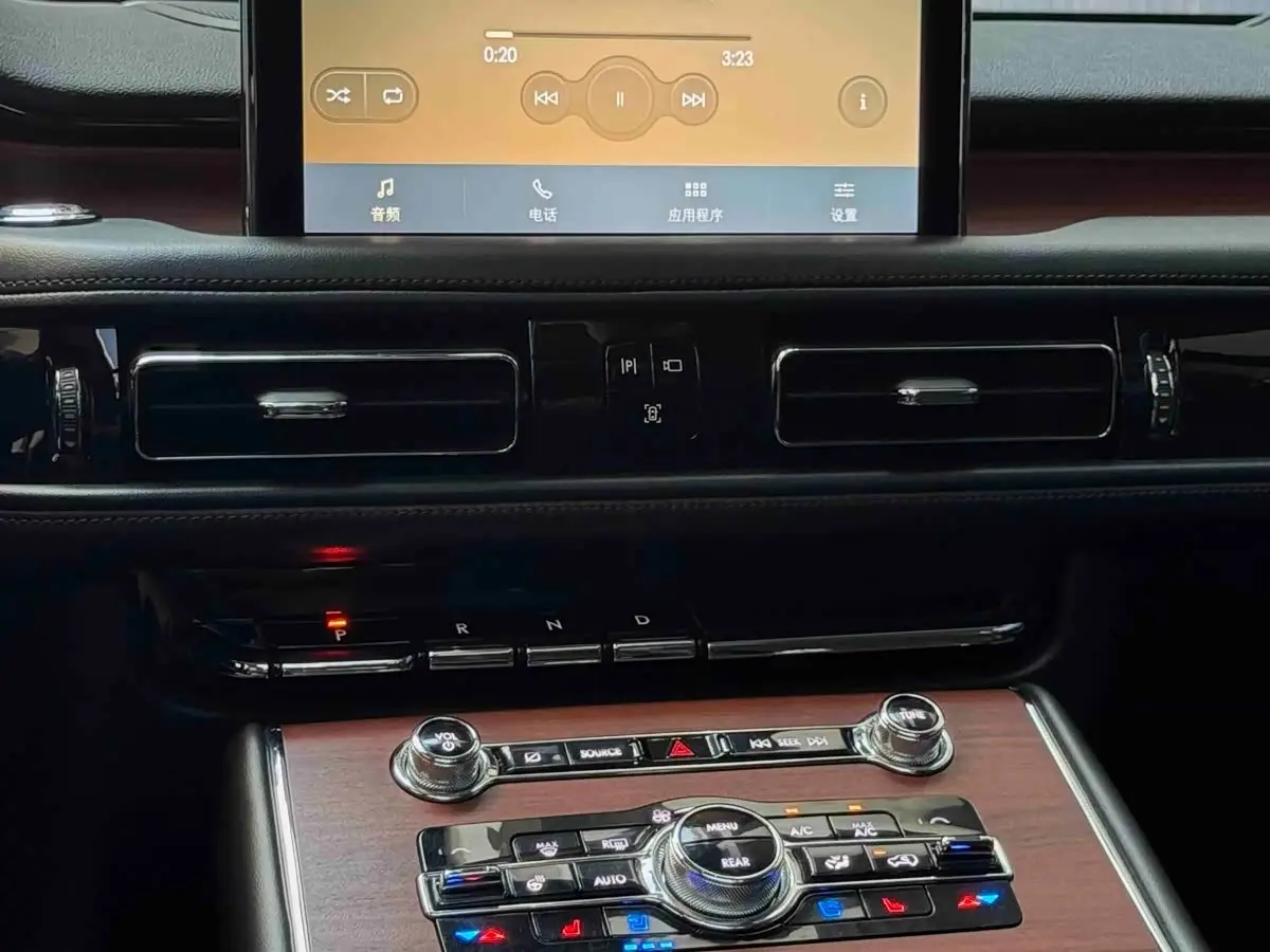 Lincoln Aviator 2020 — Photo 12/17