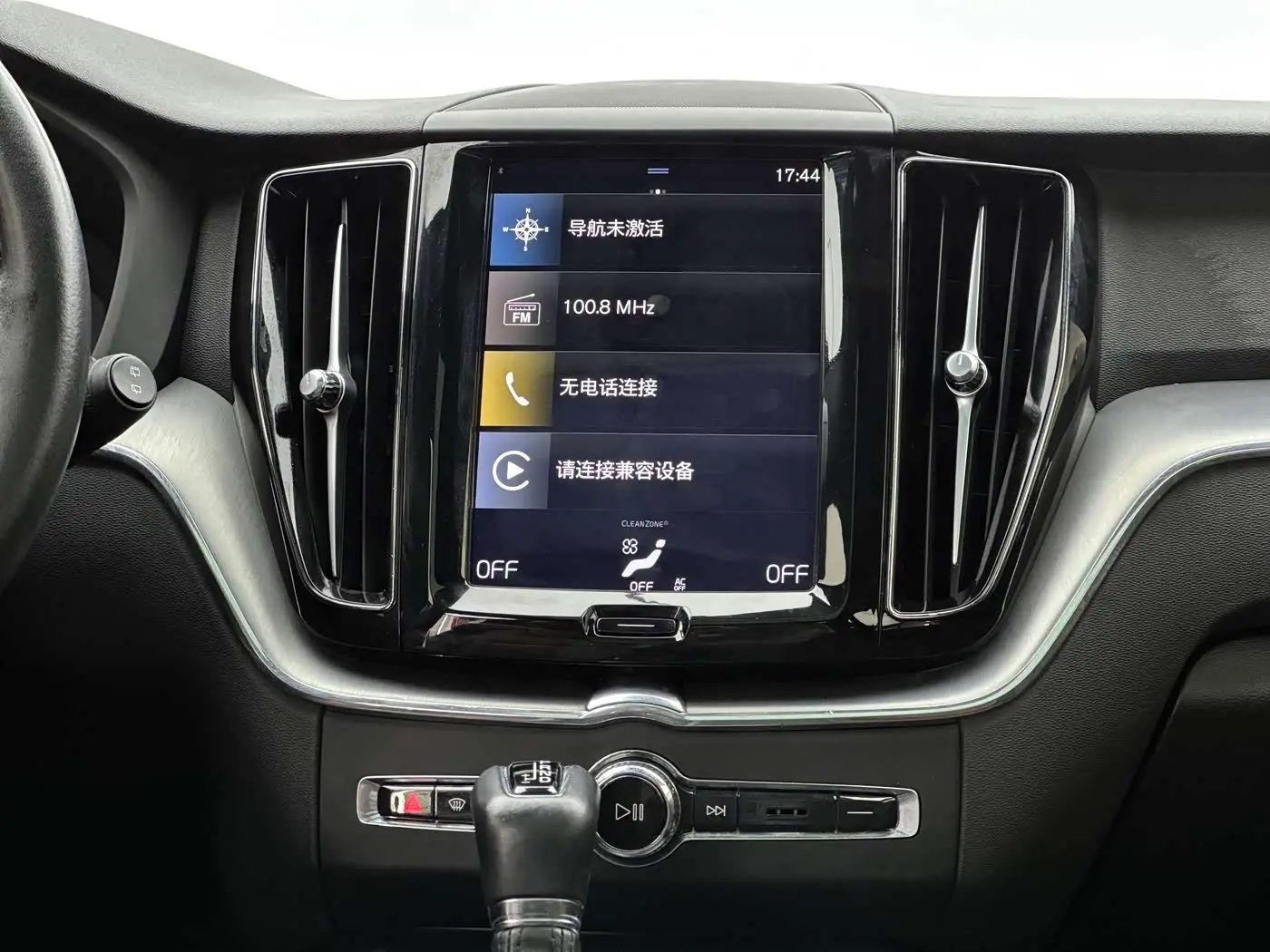 Volvo XC60 2021 — Фото 11/16