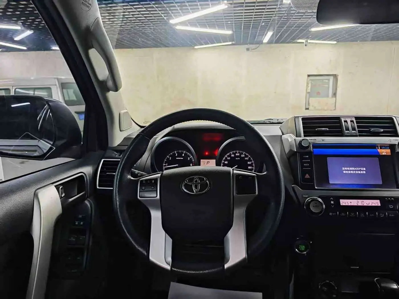Toyota Prado 2017 — Photo 4/10