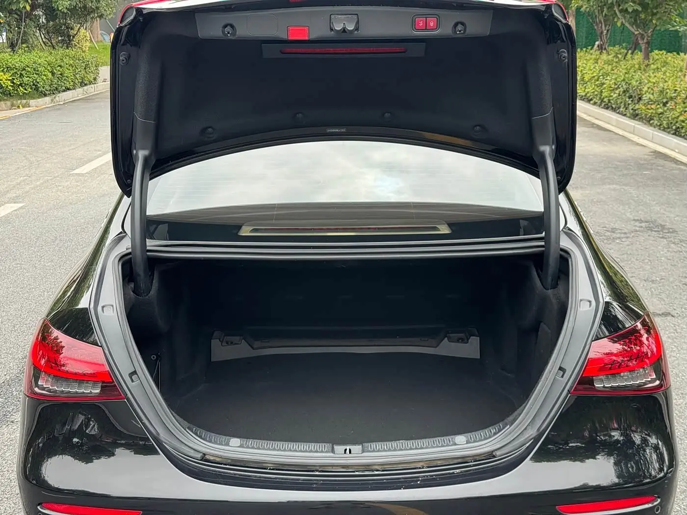 Mercedes-Benz E-Class 2021 — Photo 9/20