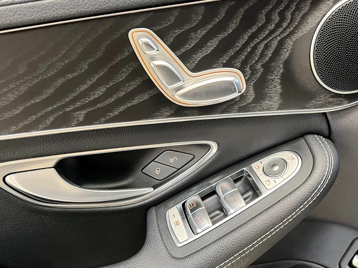 Mercedes-Benz C-Class 2020 — Photo 5/20