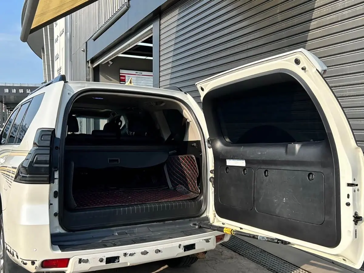 Toyota Prado 2018 — Photo 4/14