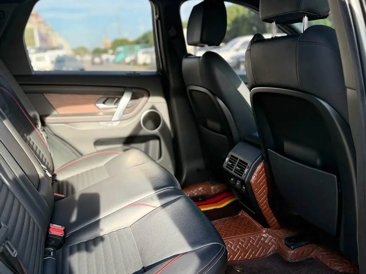 Land Rover Discovery Sport 2021 — Фото 11/20