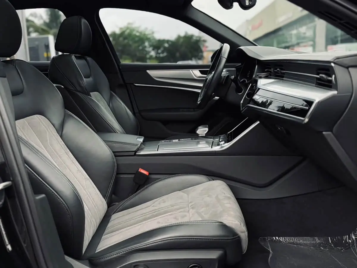 Audi A6L 2024 — Photo 11/13