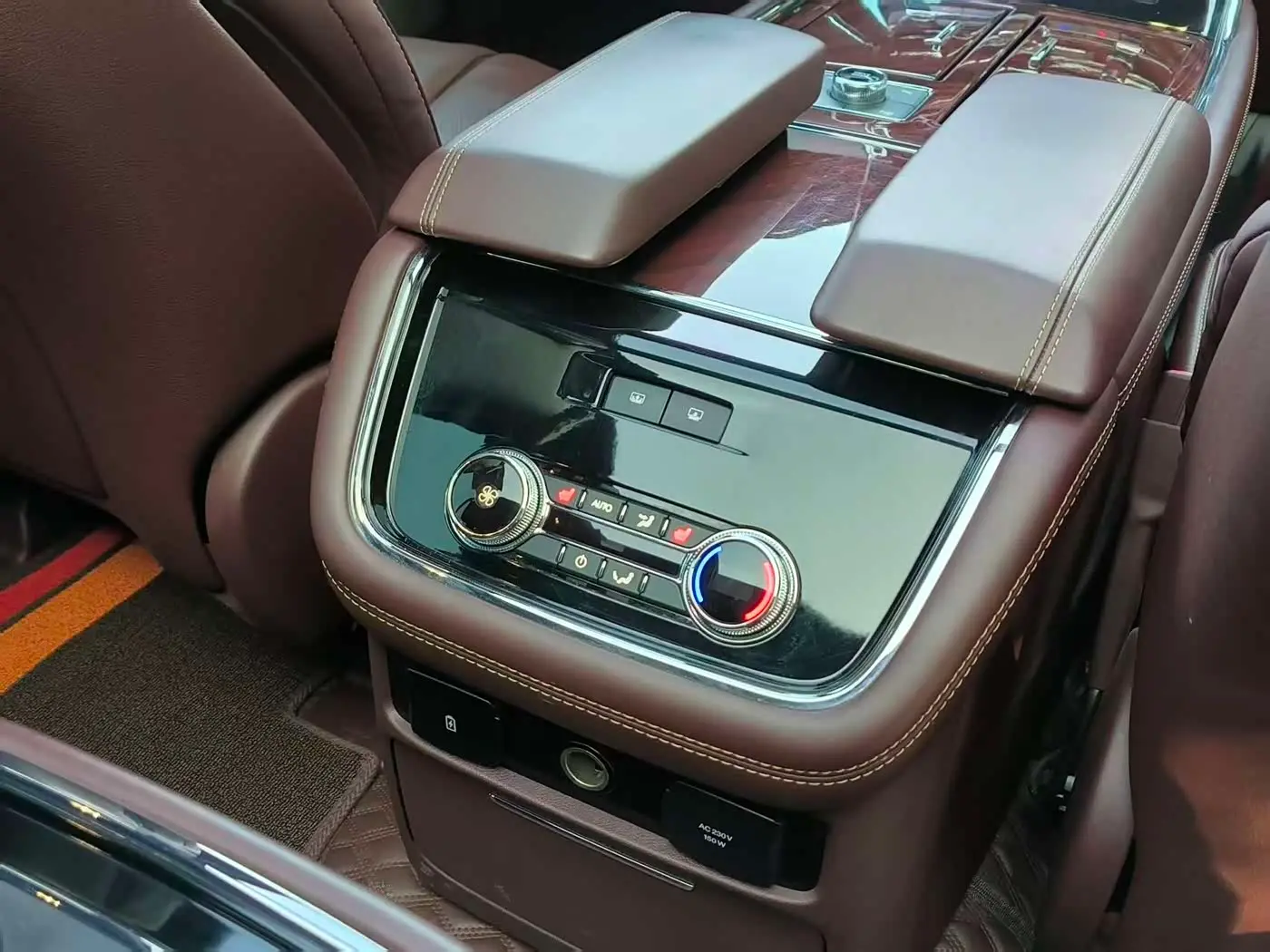 Lincoln Navigator 2021 — Photo 13/20