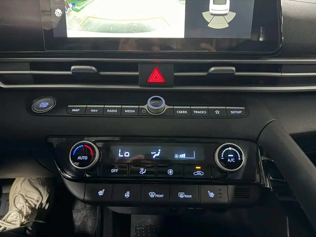 Hyundai Elantra 2023 — Photo 15/15