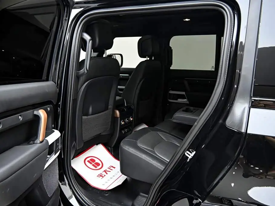 Land Rover Defender 2023 — Фото 14/20