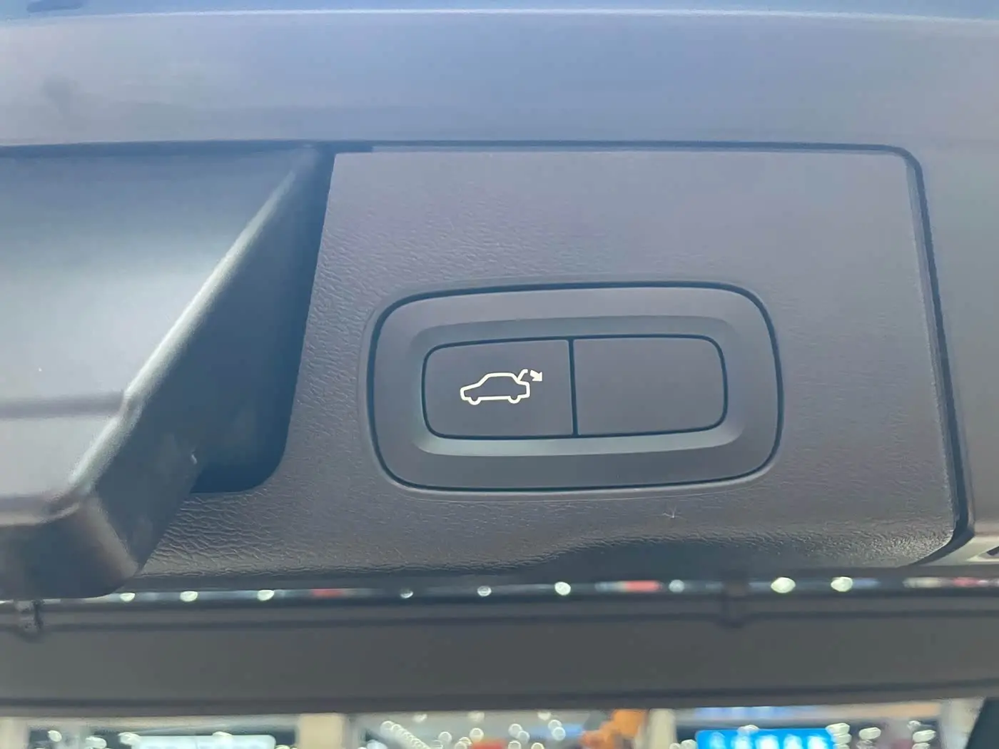 Volvo XC60 2018 — Фото 16/17