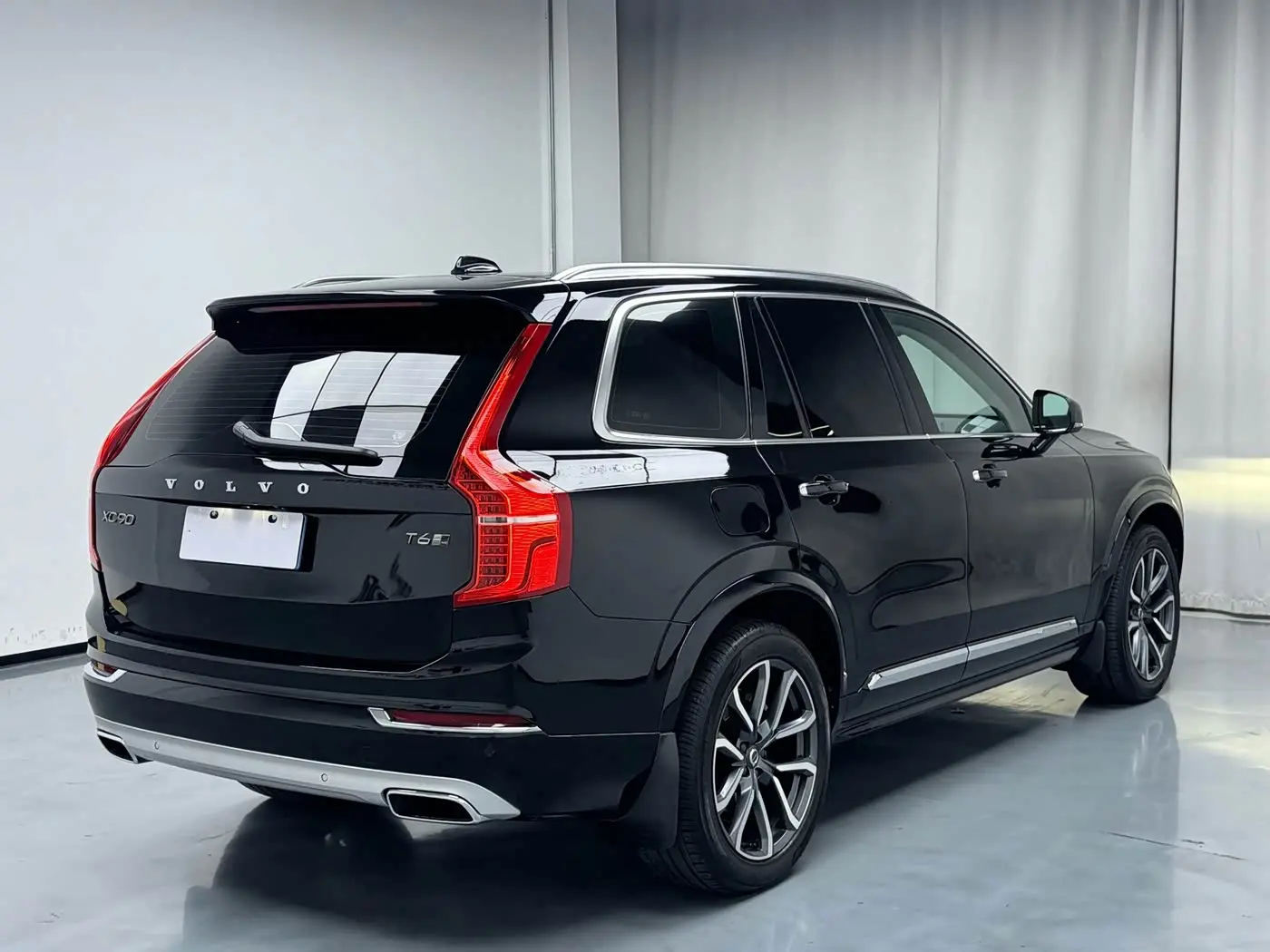 Volvo XC90 2019 — Photo 2/10