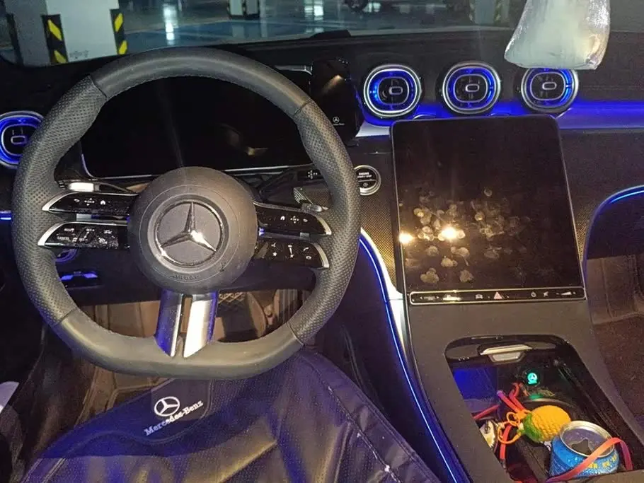 Mercedes-Benz C-Class 2025 — Photo 12/16