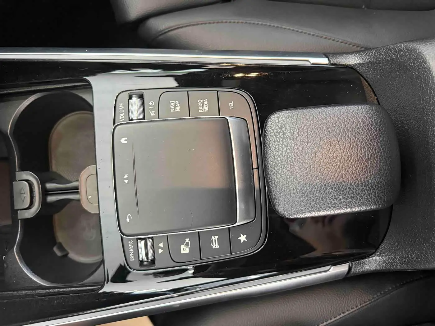 Mercedes-Benz GLB 2021 — Şəkil 14/19