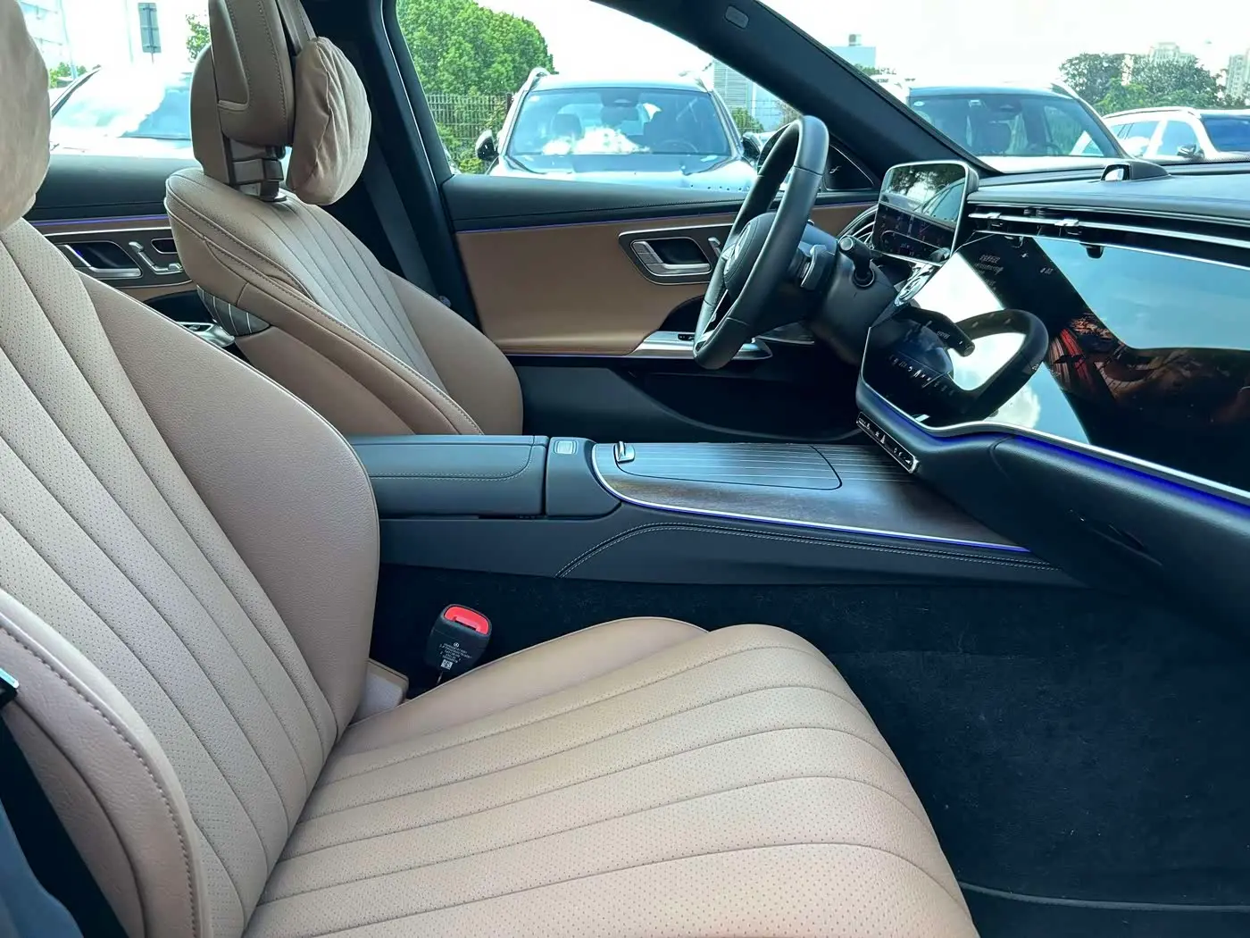 Mercedes-Benz E-Class 2025 — Photo 12/17