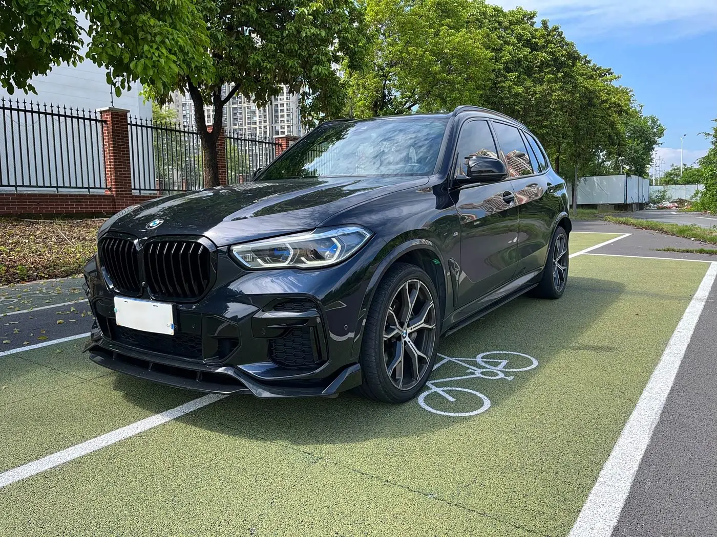 BMW X5 2023 — Фото 1/18