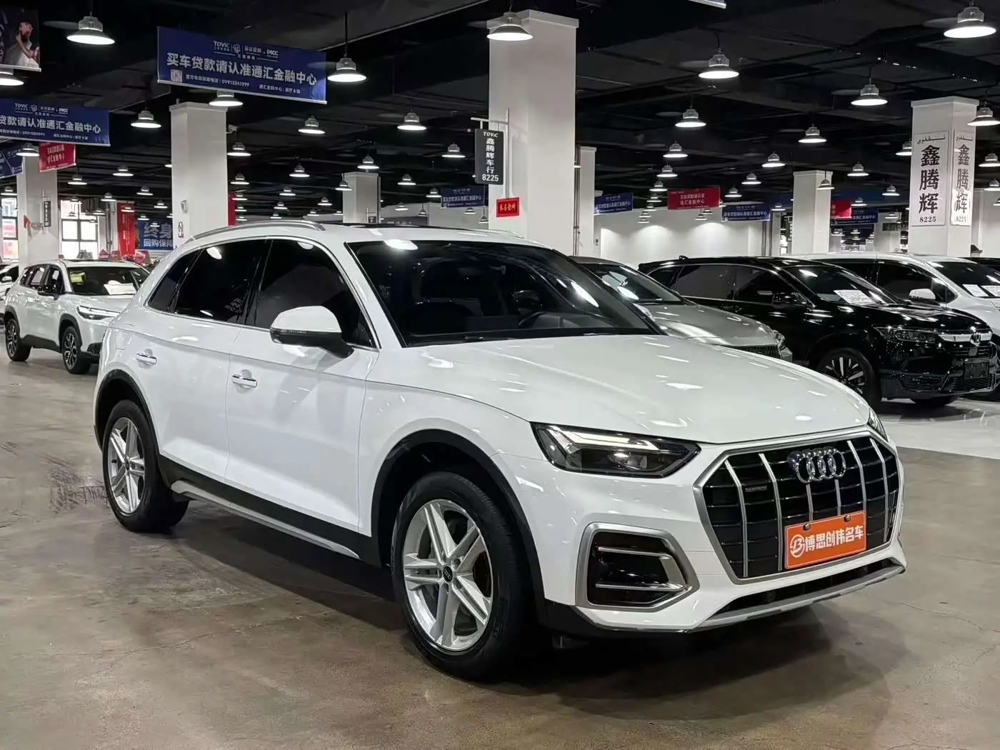 Audi Q5L 2023 — Фото 3/19