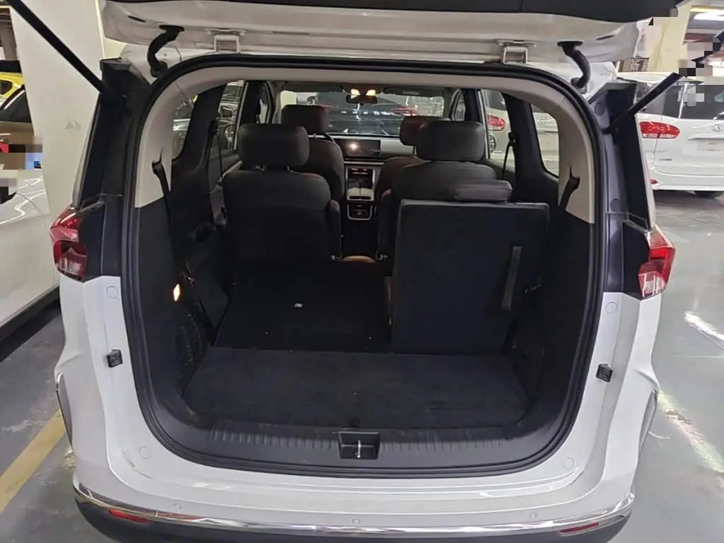 SAIC Maxus Maxus G50 PHEV 2025 — Photo 19/20