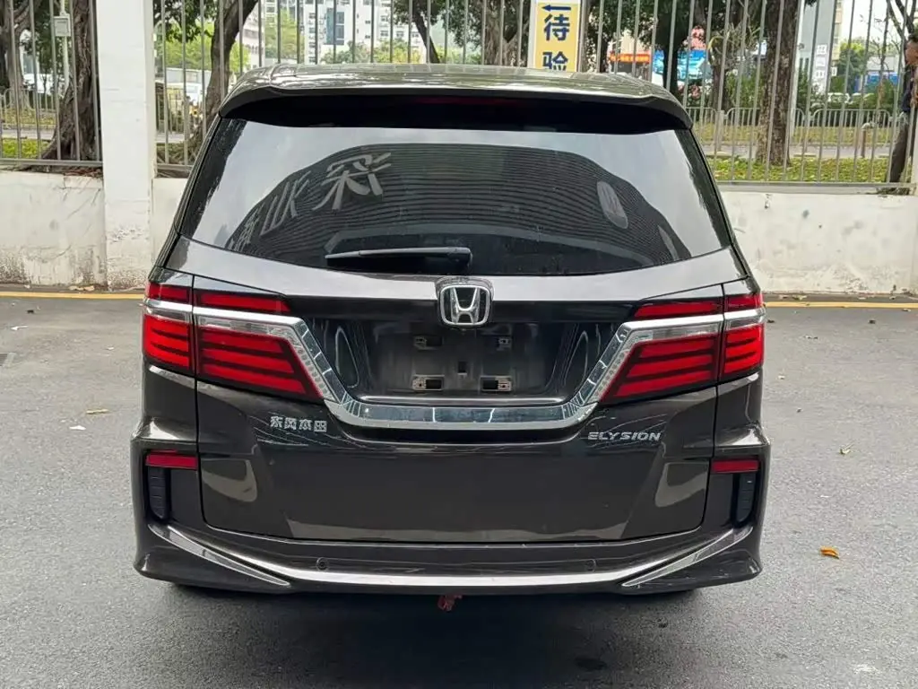 Honda Elysion 2018 — Photo 6/9