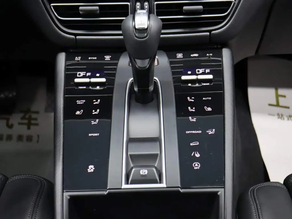 Porsche Macan 2023 — Photo 18/20