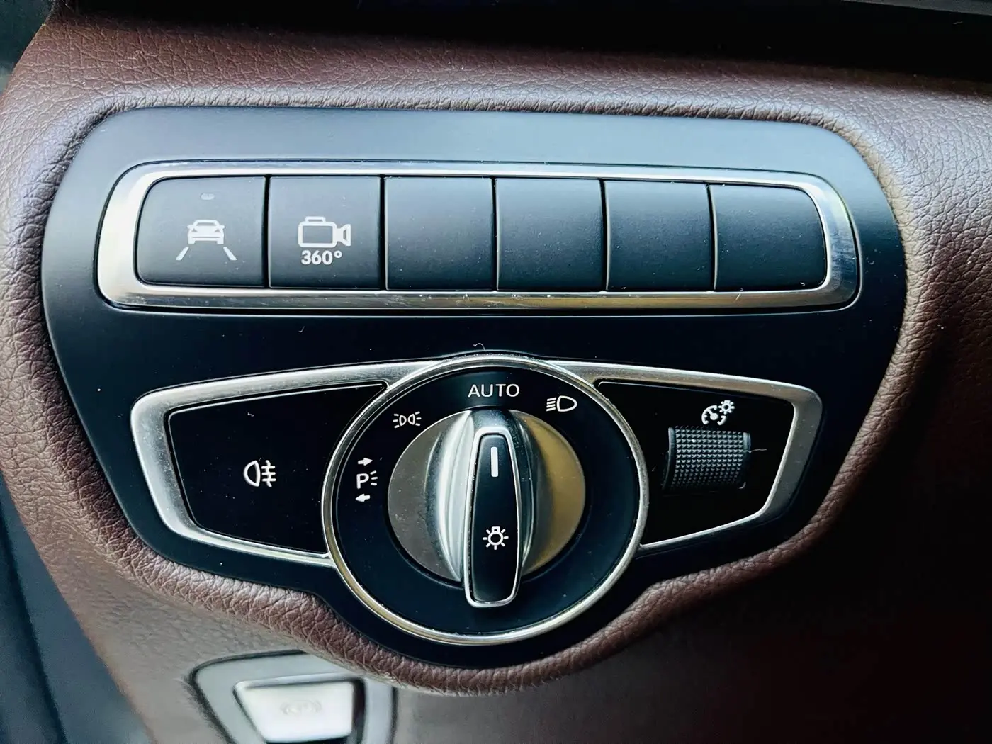 Mercedes-Benz V-Class 2023 — Photo 20/20
