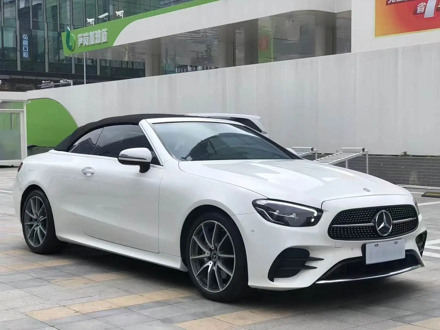 Mercedes-Benz E-Class 2021 — Photo 3/9