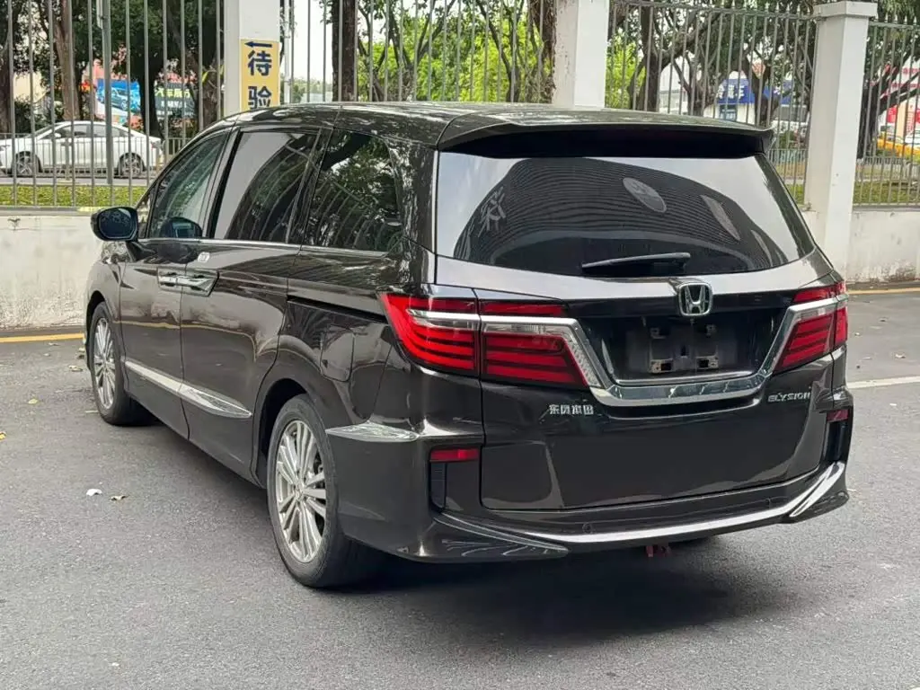 Honda Elysion 2018 — Photo 4/9