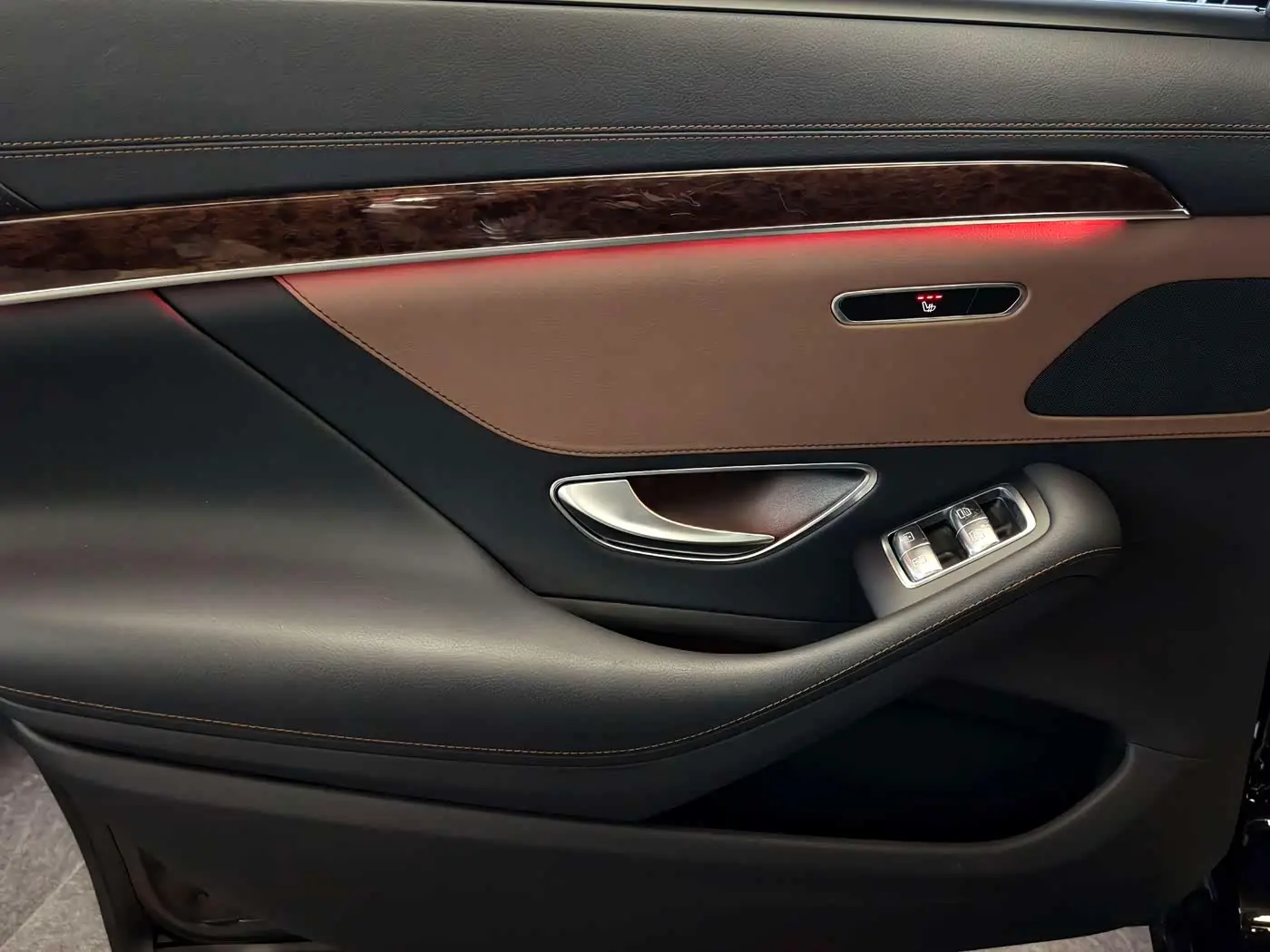 Mercedes-Benz S-Class 2019 — Photo 9/20