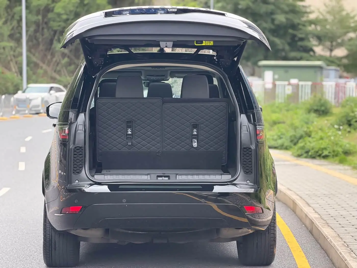 Land Rover Discovery 2022 — Фото 17/18