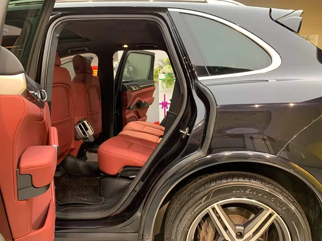 Porsche Cayenne 2012 — Photo 12/20