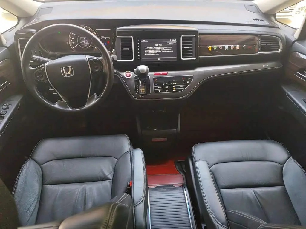 Honda Elysion 2019 — Photo 10/12