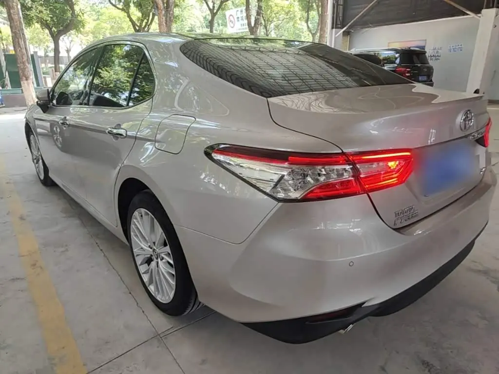 Toyota Camry 2018 — Фото 5/20