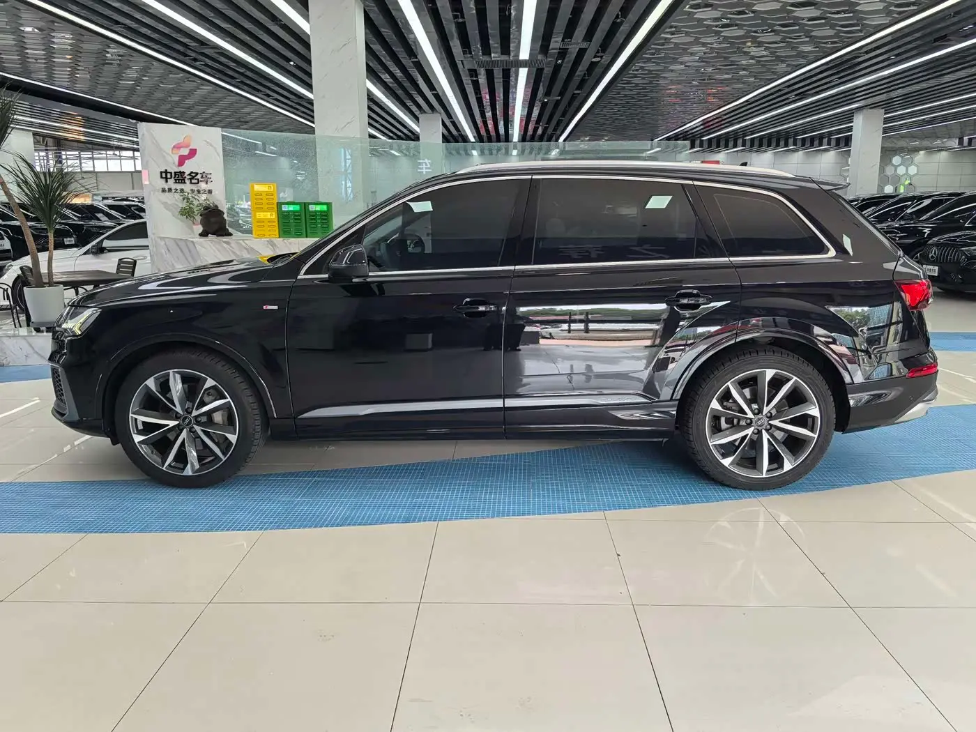 Audi Q7 2022 — Photo 15/16