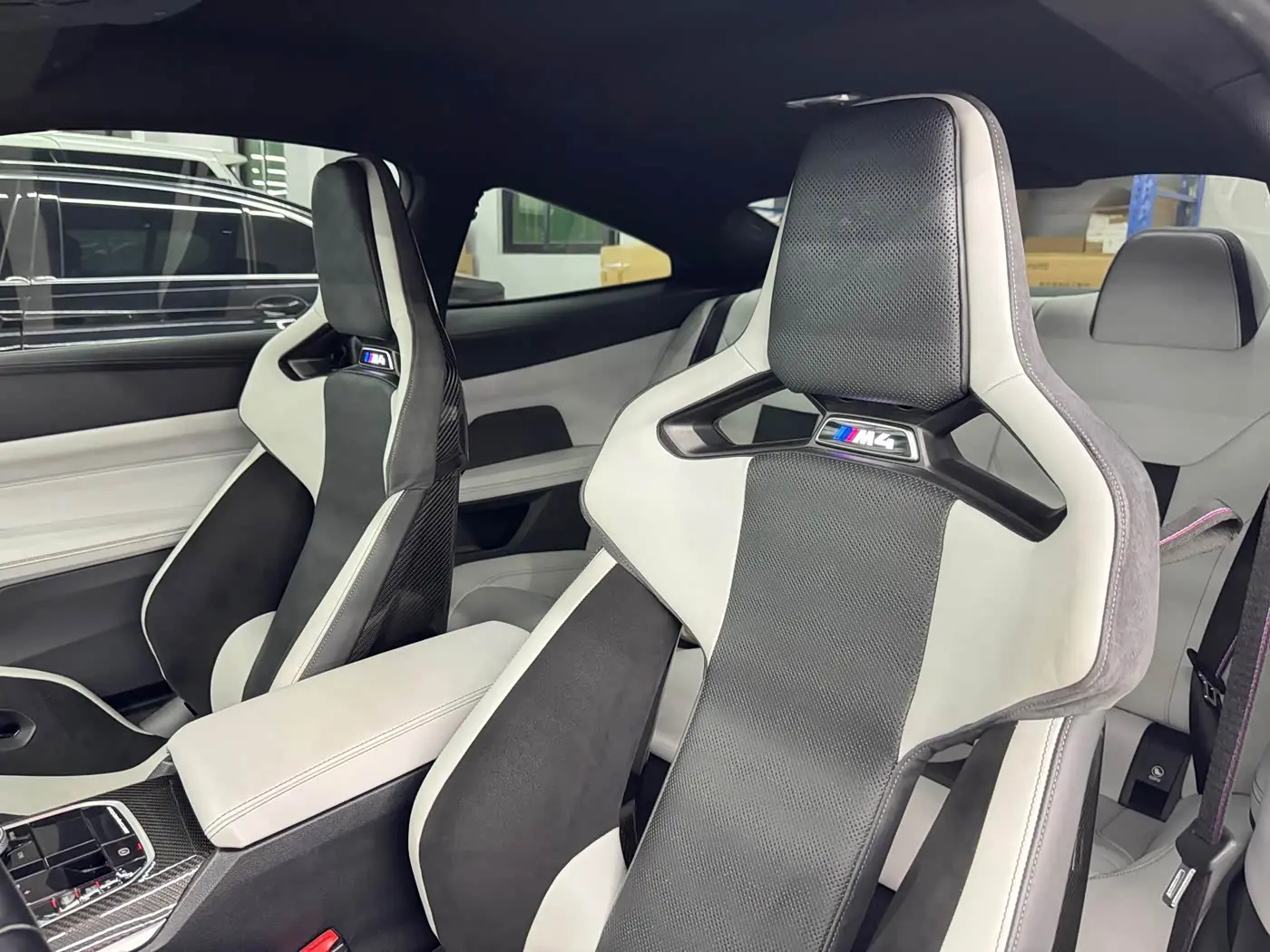 BMW M4 2023 — Фото 11/19