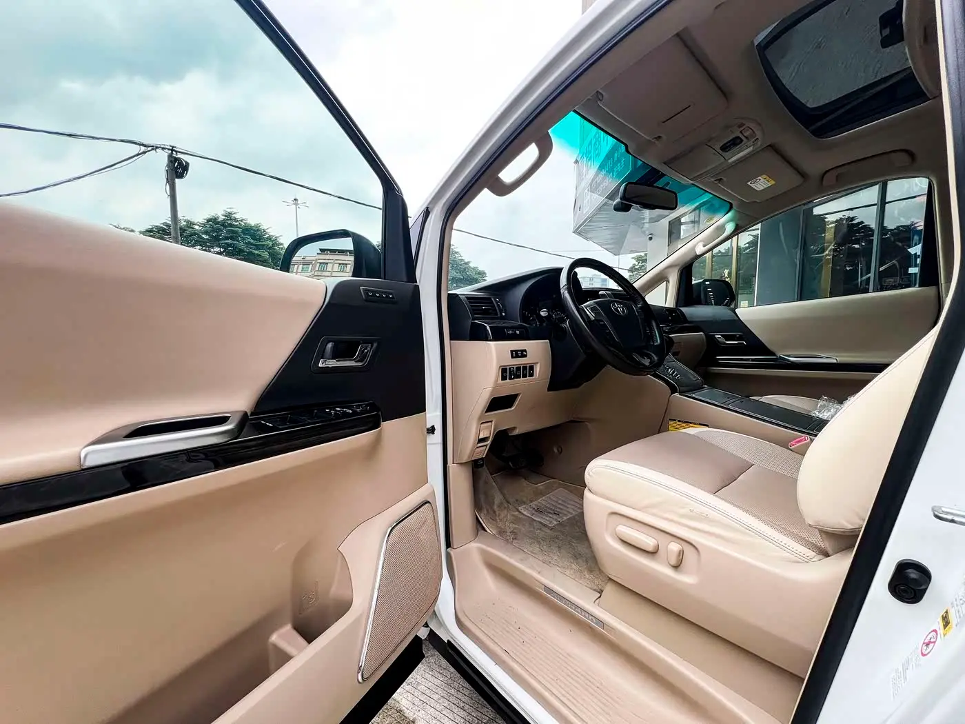 Toyota Alphard 2014 — Photo 5/13