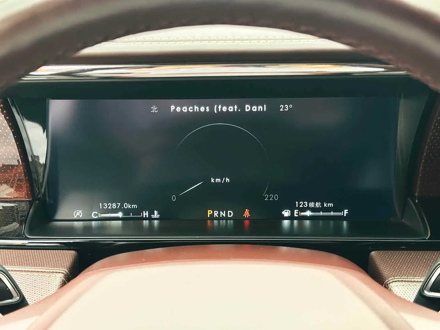 Lincoln Navigator 2021 — ფოტო 11/18