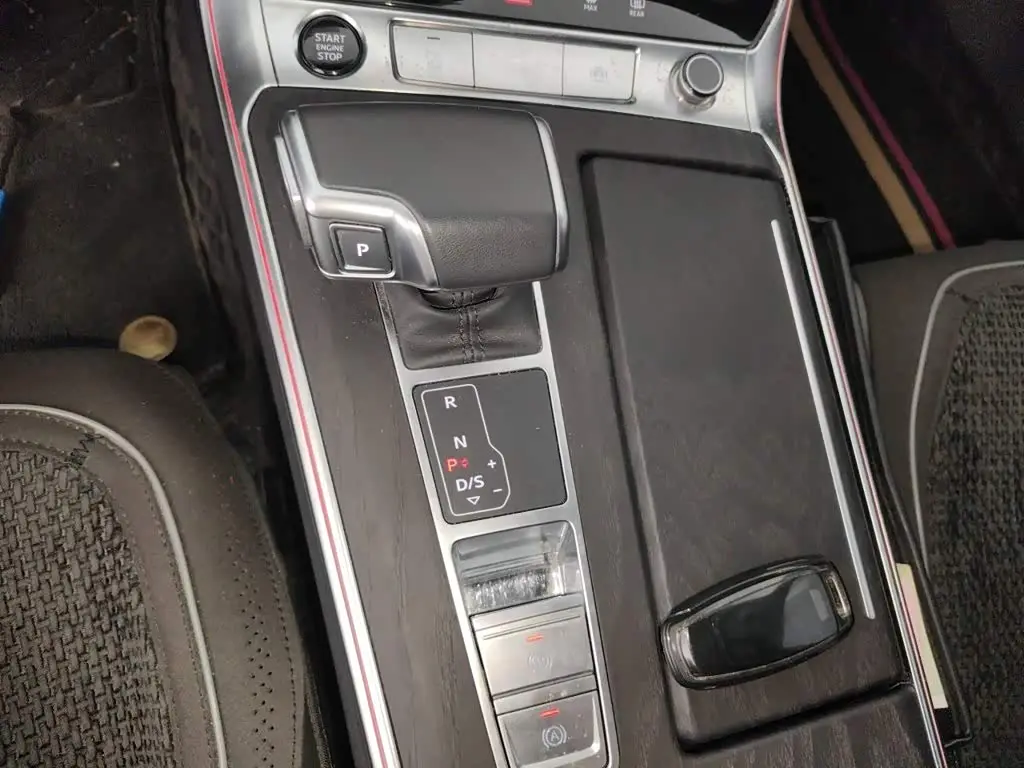 Audi A6L 2024 — Photo 7/20