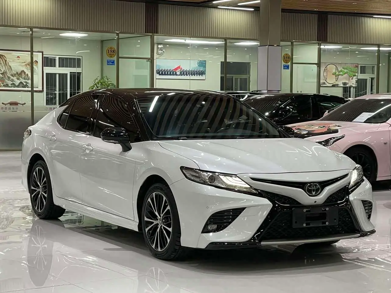 Toyota Camry 2019 — Фото 3/11