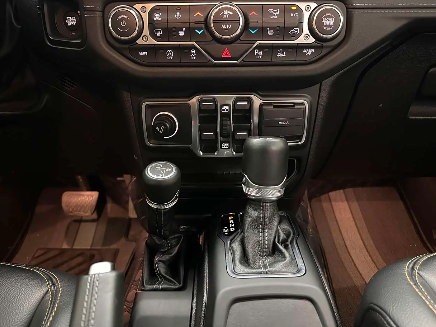Jeep Wrangler 2023 — Фото 11/18