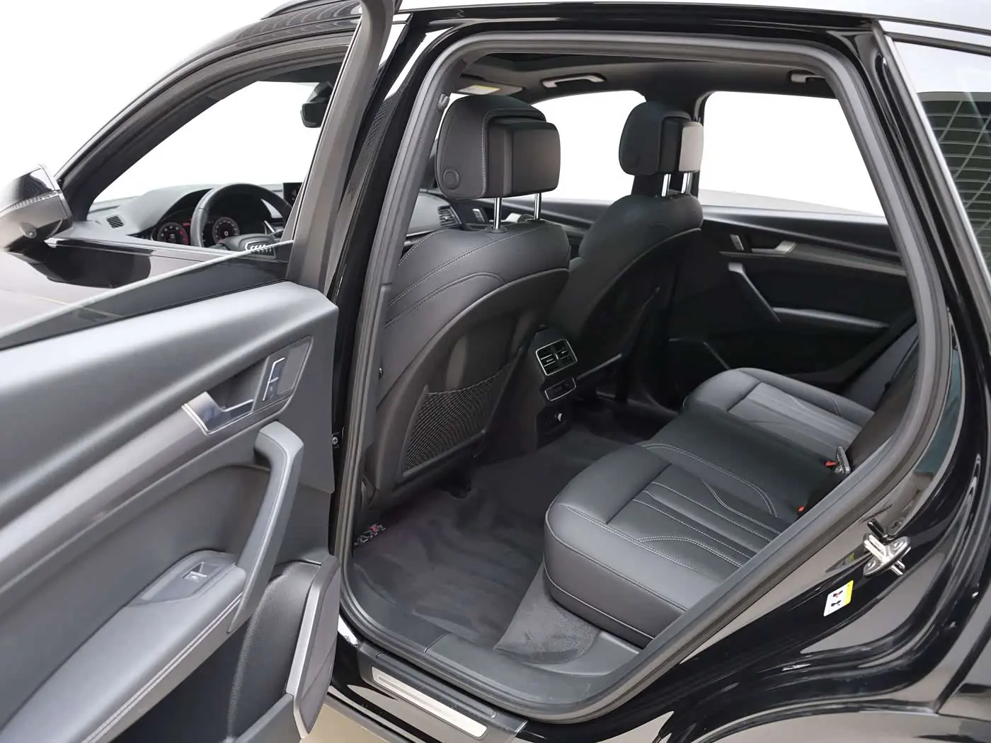 Audi Q5L 2023 — Фото 12/20