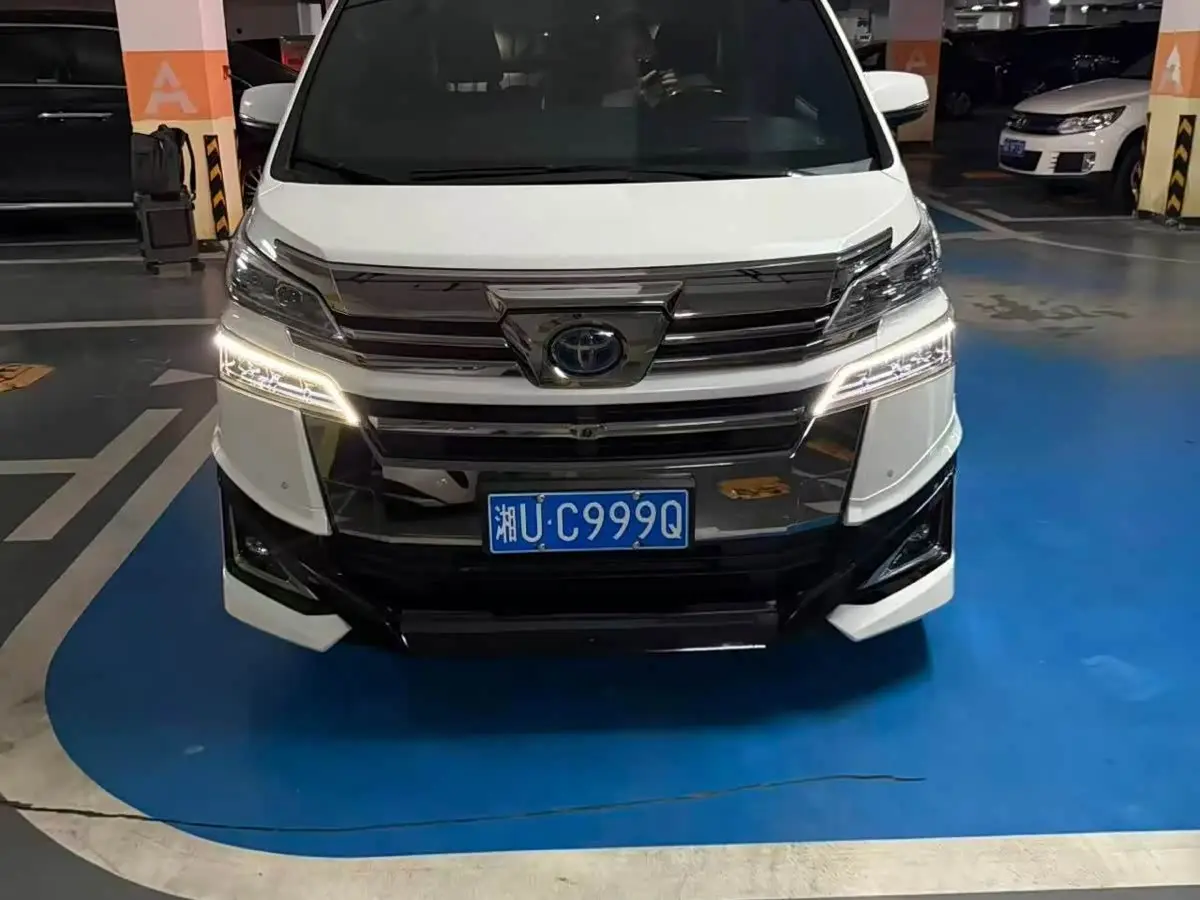 Toyota Vellfire 2020 — Photo 2/6