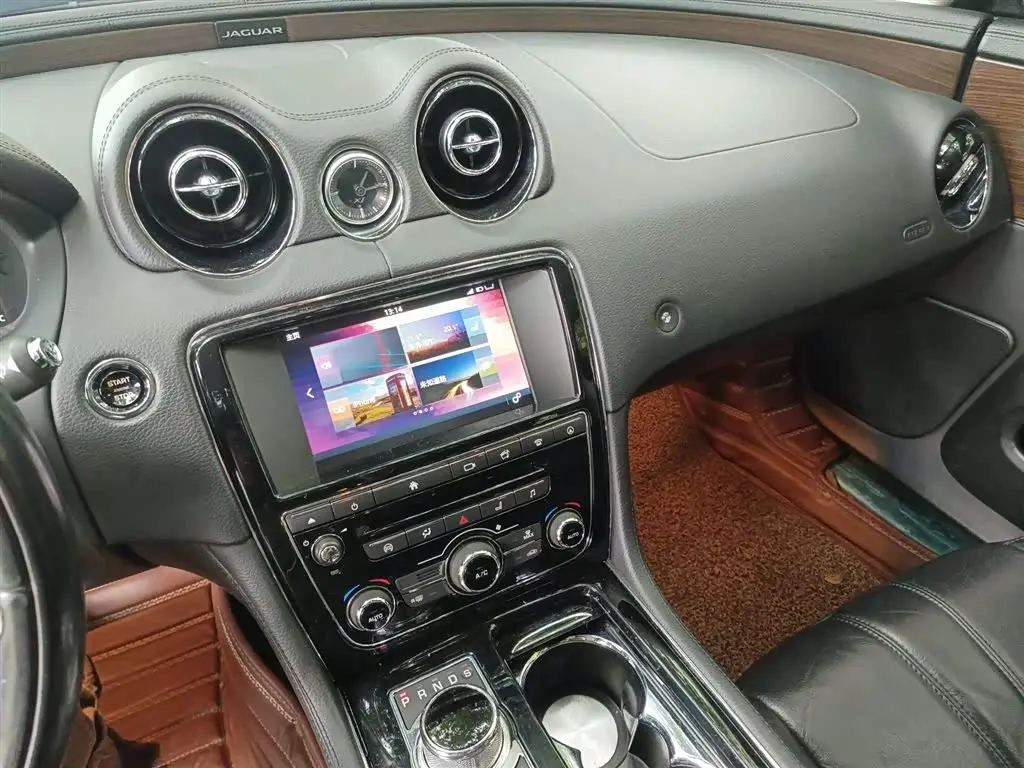 Jaguar XJ 2016 — Photo 6/20